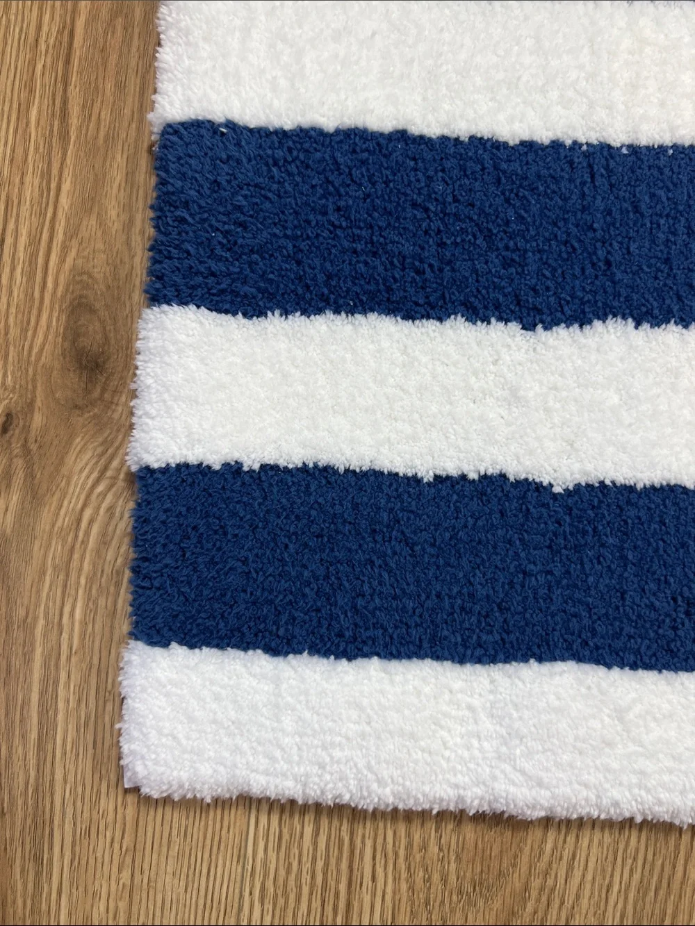 Kate Spade Bath Mat Navy and White Striped Classic Soft Plush 21